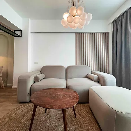 Urban Raw Next To Calea Victoriei And The Old Town Bükreş