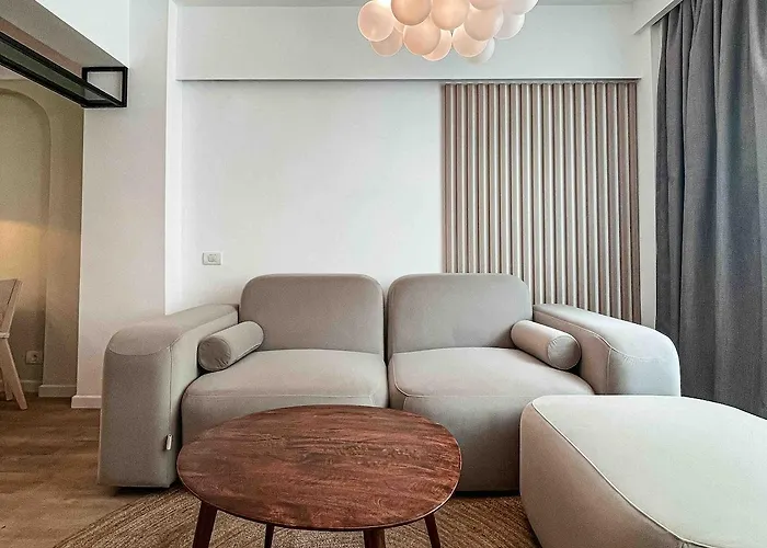 Urban Raw Next To Calea Victoriei And The Old Town Bükreş