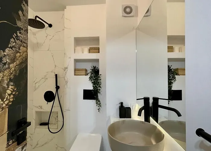 Urban Raw Next To Calea Victoriei And The Old Town Apartment